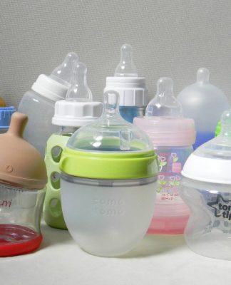 Rửa bình sữa cho bé với nước rửa bát sả chanh, trà xanh Lam Hà