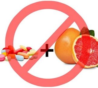 Mất sữa mẹ khi đang uống thuốc mà ăn bưởi