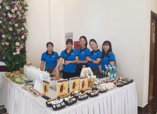 Lựa chọn tinh dầu nguyên chất hay tinh dầu xịt phòng cho mục đích làm thơm nhà cửa